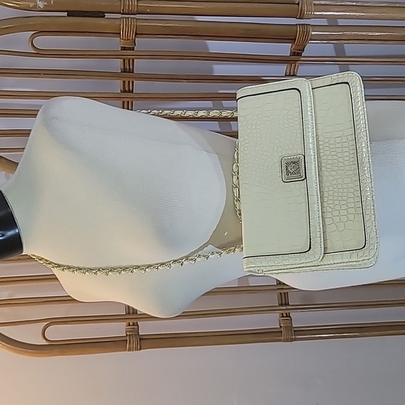 Anne Klein crossbody purse cream croc pattern outside stripes inside chain strap - Picture 2 of 15